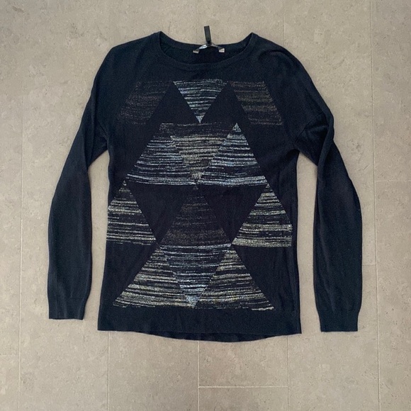 LIGHTWEIGHT BCBG sweater size medium - Picture 1 of 4